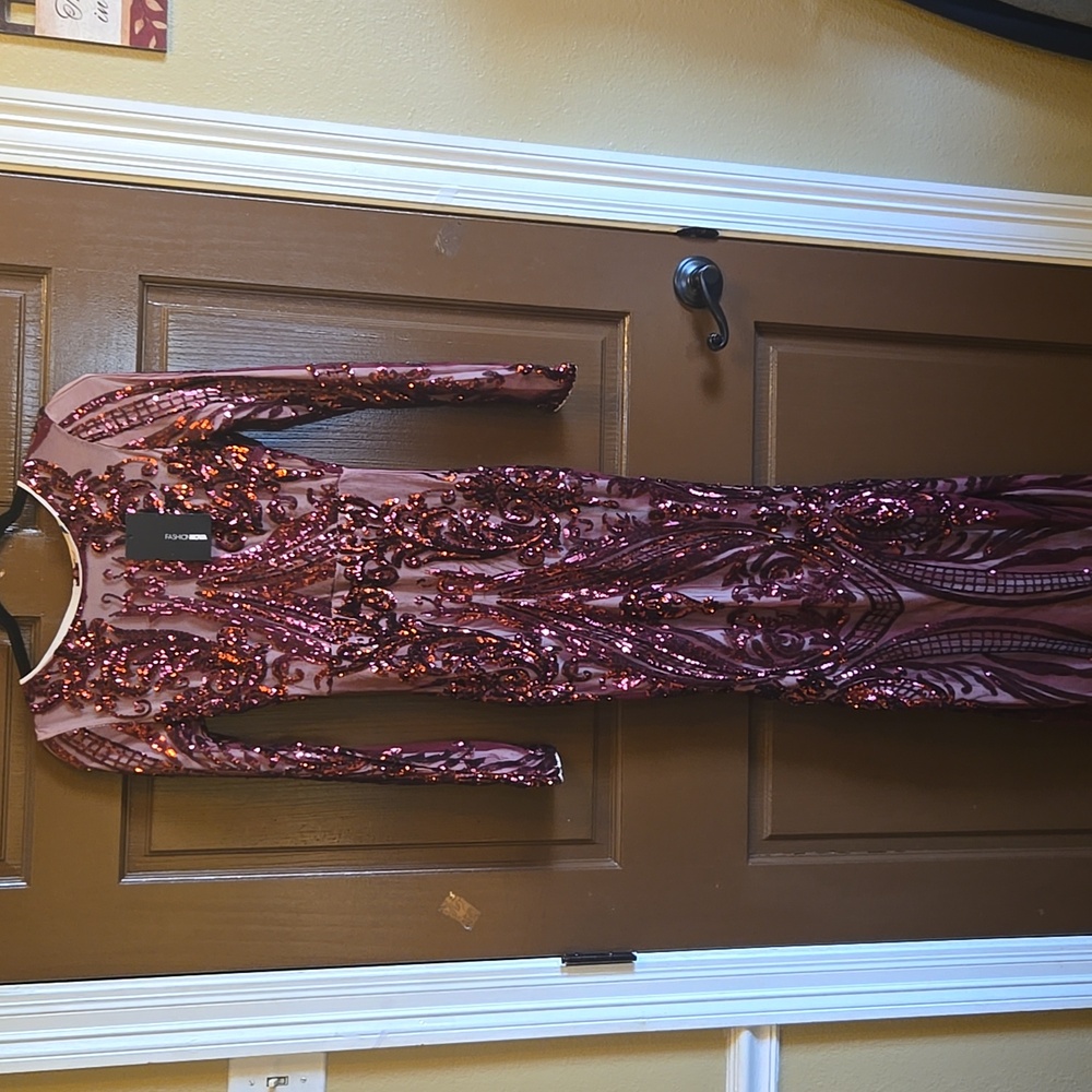 Fashion Nova-Burgundy cutout sequin gown with cream lining Sz XS NWT. - Picture 2 of 15